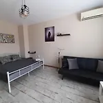 Lefterov's Guests Apartman *