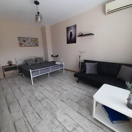 Daire Lefterov's Guests